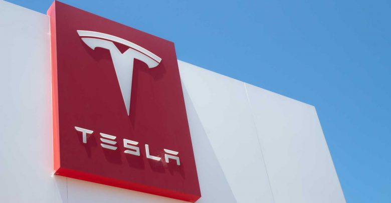 Személyesen ellenőrzik a Tesla vezetői, hogy tényleg betegek-e az otthon maradó alkalmazottak