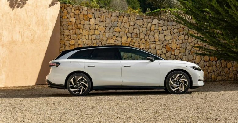 Hivatalosan is megérkezett a Volkswagen elektromos kombija