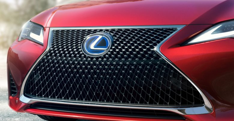 Új kupén dolgozik a Lexus