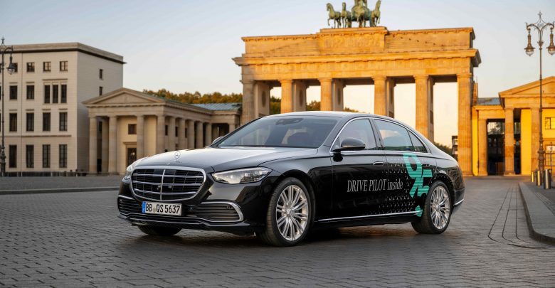 Jövőre gyorsabban vezethetik önmagukat a Mercedesek