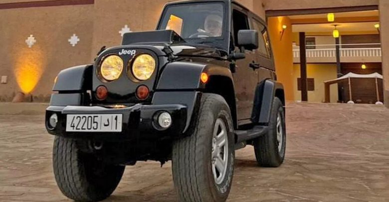 Nem illúzió, ez a Jeep tényleg alig szélesebb egy motorkerékpárnál