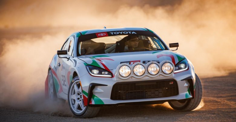 Egy ikonikus rali versenyautó előtt tiszteleg a Toyota a GR86 egyedi átalakításával