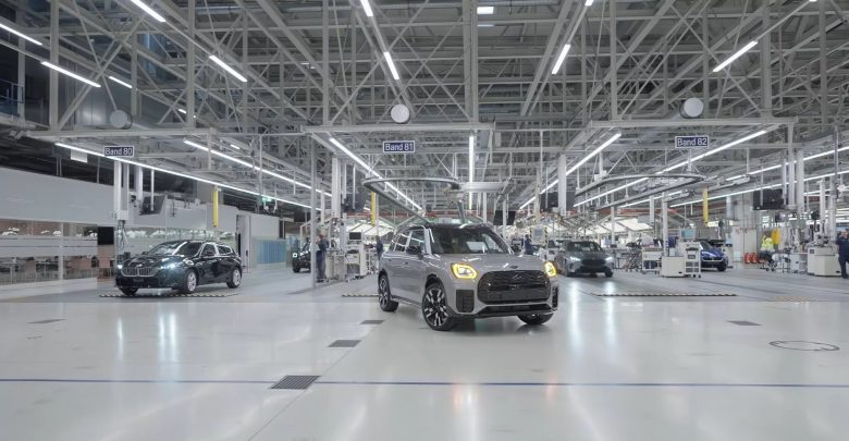 Önállóan közlekednek a legyártott autók a BMW két üzemében